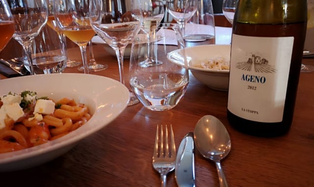 Pastaa ja natuviiniä