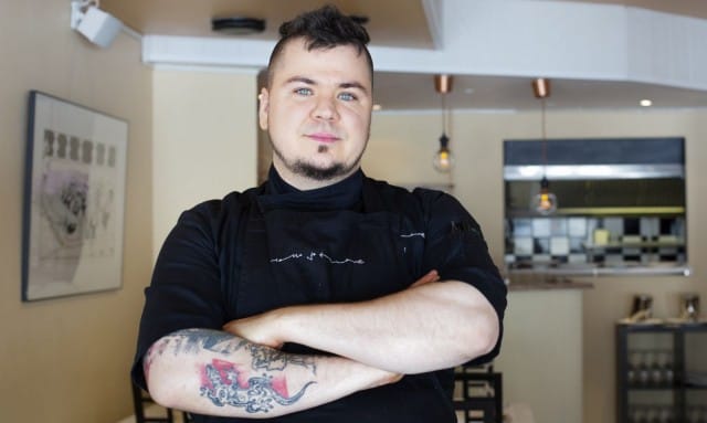 Ilmari Saarikoski valmistaa hyvää ruokaa isolla rakkaudella.