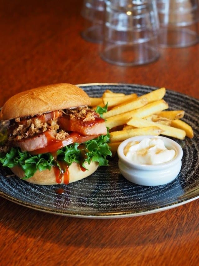 Ravintola Bordin mehukas possuburger.