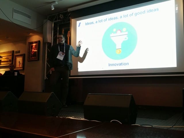 Antti Oksa, SOK:n tuoretuotteiden valikoimapäällikkö avasi Tonic19 -tapahtumassa heidän uusien tuotteiden valintakriteereitä.