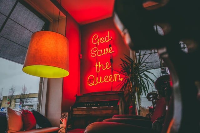 Cup & Pint on satsannut viihtyisään sisustukseen.