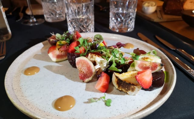 Värikäs taimensalaatti