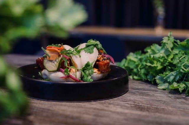 Fat Lizard on paljon muutakin kuin perusburgeria ja pubiruokaa. Kuvassa Pork Bao Buns.