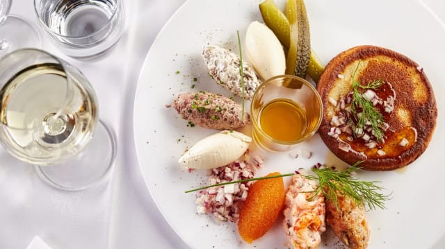 Ravintola Lasipalatsin bliniresepti on pysynyt samana jo 20 vuotta.