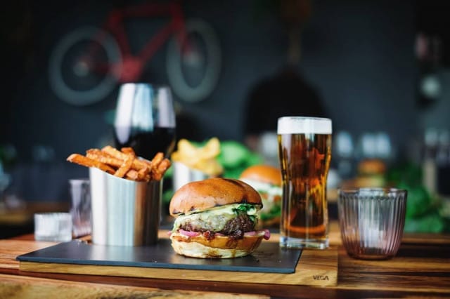 Burgers & Wine löytyy Triplasta.