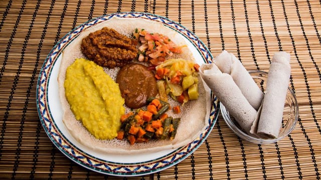 Etiopialainen vegaaniannos on kokeilemisen arvoinen elämys!