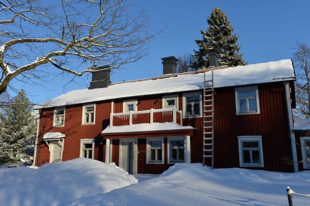 Punainen huvila on Lauttasaaren vanhin rakennus