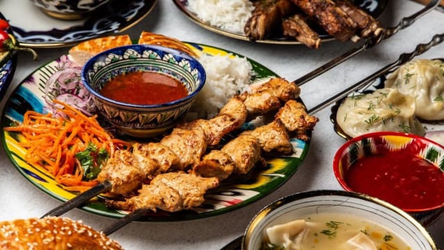 Ravintola Uzbekistanistanin maut ovat kokeilemisen arvoisia.