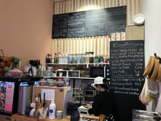 BMHF tarjoaa niin aamupalaa, lounasta , leipiä ja kulhoja.