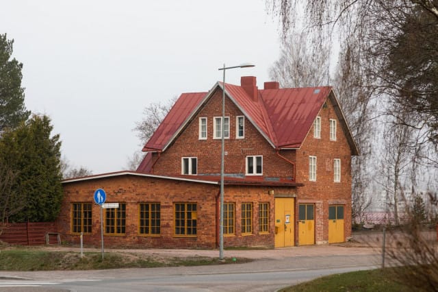 Korkkitehtaan talo on tiettävästi alun perin rakennettu vuonna 1936. Kiinteistö on ulkokuoreltaan kaavassa suojeltu. Korkkitehtaan uudistamisessa myös sisätiloja entisöidään niin paljon kuin mahdollista