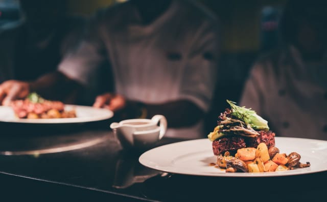 Stefan's at UROS LIVE avataan katsomotasolle.