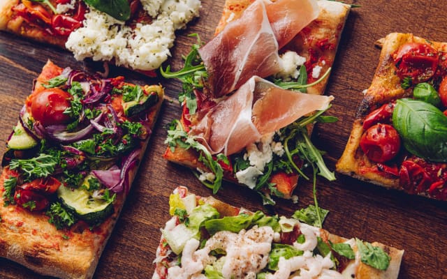 Pizzarium tarjoilee areenalla roomalaisia levypizzoja kahden ravintolan voimin.