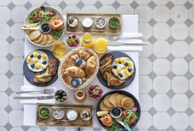 Finlandia Caviar tarjoaa juhannuspäivänä runsaan brunssin.