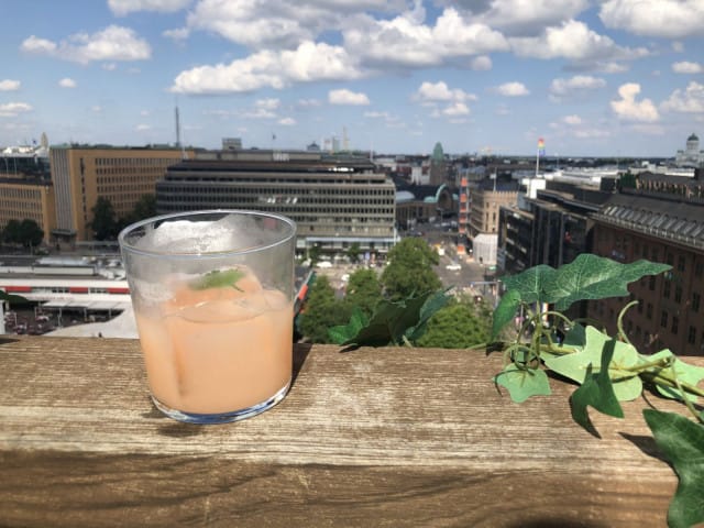 Monkey Rooftop Barin katolta on oivat näkymät Helsingin ylle.