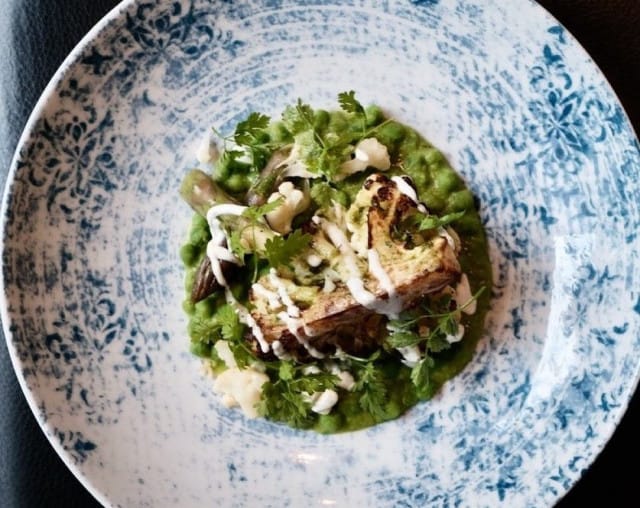 Kuun kasvisannos on omiaan puistoterassilla nautittuna.