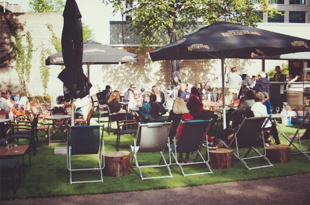 Kuun puistoterassilla nautitaan lauantaisin ihanasta brunssista.