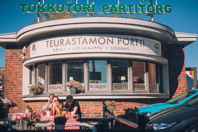 Roslundin lihamyymälä ja bistro sijaitsee Teurastamon pittoreskissa portinvartijan rakennuksessa.