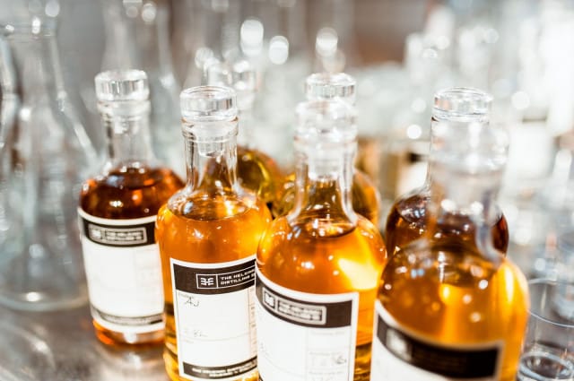 The Helsinki Distilling Company valmistaa Teurastamon tiloissa giniä, viskiä, likööreitä ja pontikkaa.