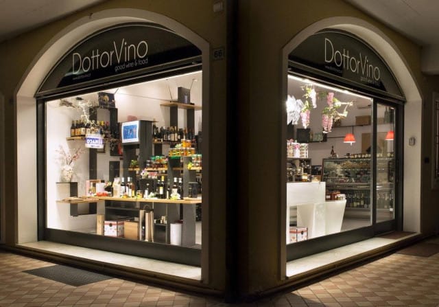 DottorVino-myymälä sijaitsee Sirmionessa, Italiassa.