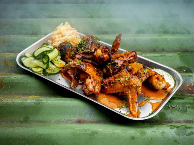 Tässä ravintolassa pikaruokana tunnettua raaka-ainetta valmistellaan päiviä.