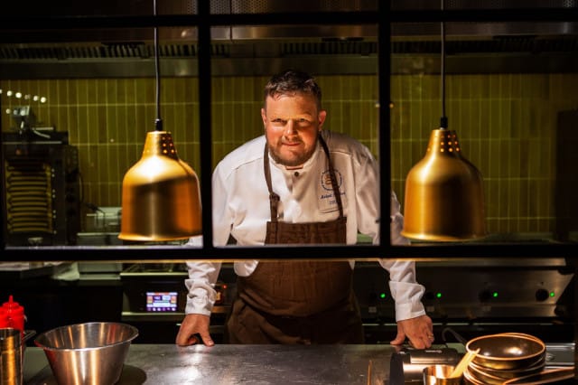 BBQ Royalen taustalla on huippukokki "Micke" Björklund.