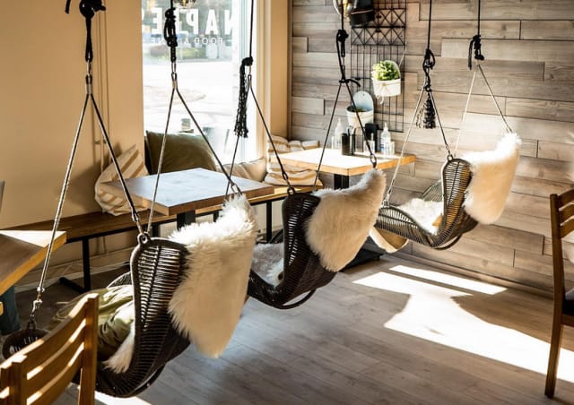 Korituolit ovat tämän ravintolan juttu.