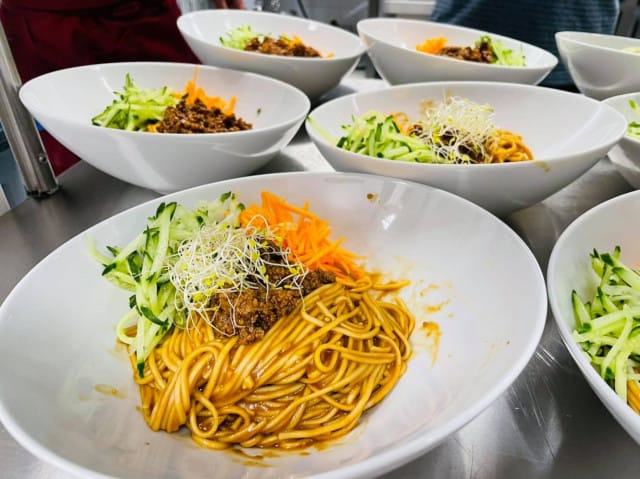 Navi Noodle Barin annokset muuttavat käsityksesi pikaruokana mielletystä ruokalajista.