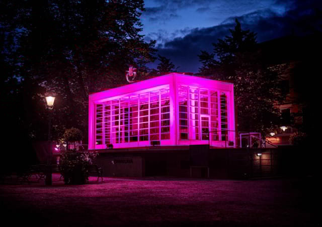 Dora-ravintola nousee Espan lavalle.