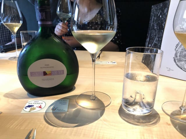 Ennen Frankenin alueen parhaat Silvaner-viinit pullotettiin litteisiin Bocksbeutel-pulloihin.  "Pukinkukkaro" on suojattu ja sitä saa käyttää ainoastaan kyseisen alueen viineihin.