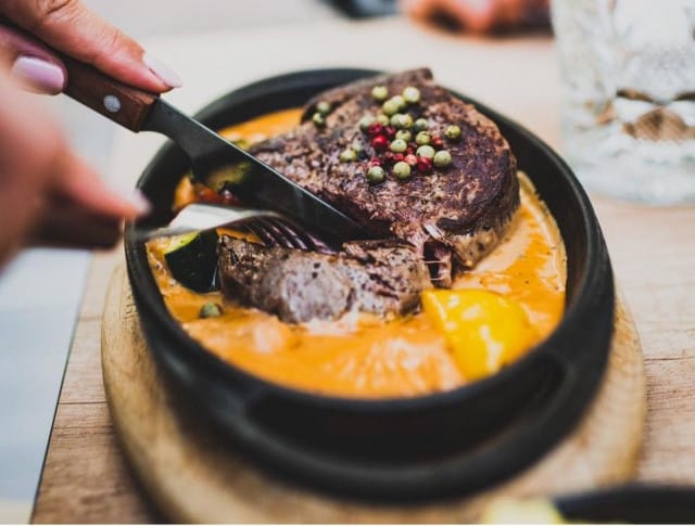 Pippuripihvi on Rafael's Steakhousen myydyin annos.