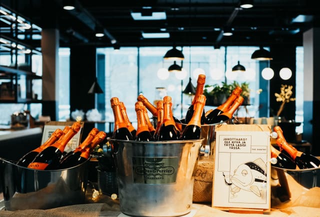 Brunssin kylkeen on mahdollista ostaa Bottomless Prosecco -juomapaketti.