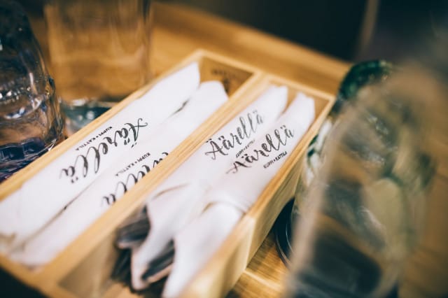 Äärellä palvelee taide- ja kulttuurikeskus Kalevan Navetan ensimmäisessä kerroksessa .