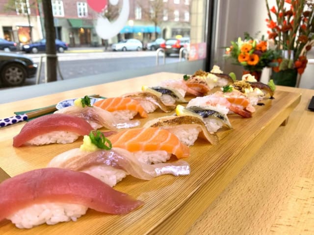 Pieni Sushi wagocoro sijaitsee Runeberginkadulla.