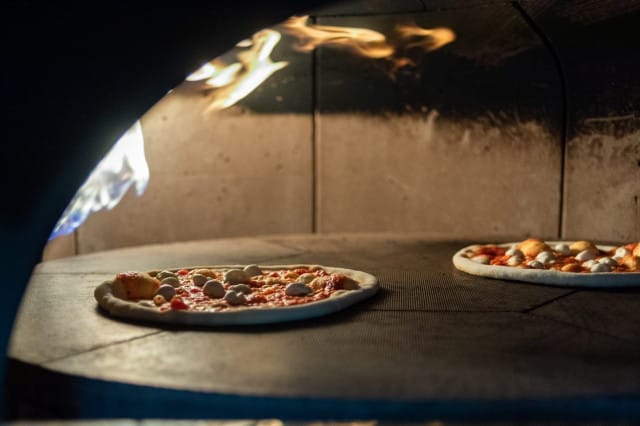 Napolilaista pizzaa kauppareissun lomassa - toimii!