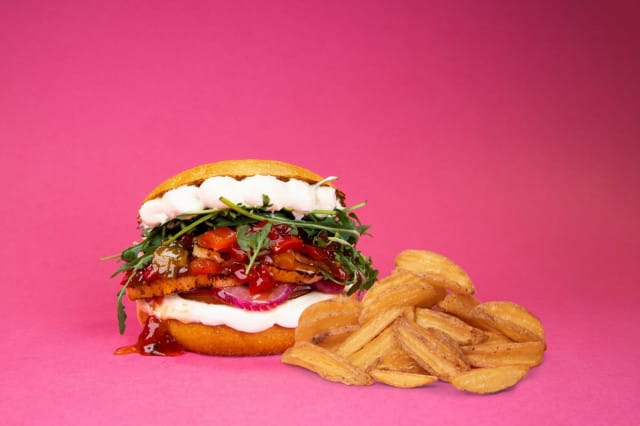 Mehevä Halloumi-burgeri on testaamisen arvoinen elämys.