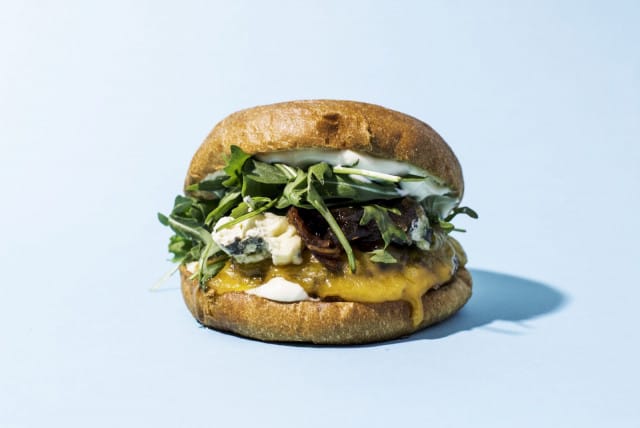 Naughty kätkee sisäänsä mm. sinihomejuustoa ja pekonihilloa.