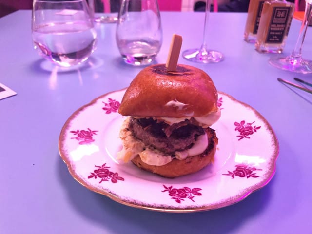 Ei Naughtya ilman burgeria.