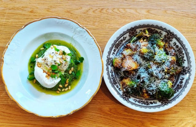 Ilveksessä kannattaa tilata pöytä täyteen herkullisia alkupaloja.