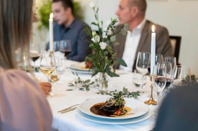 Sannäsin kartanoon voi lähteä nauttimaan ala carte -annoksista perjantaisin ja lauantaisin.