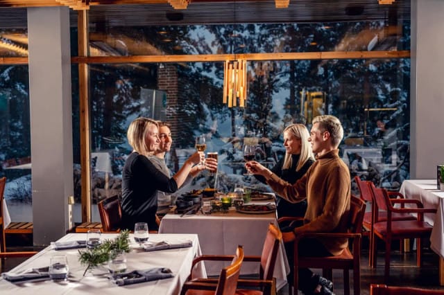 Furussa pääset istumaan aattona valmiiseen joulupöytään.