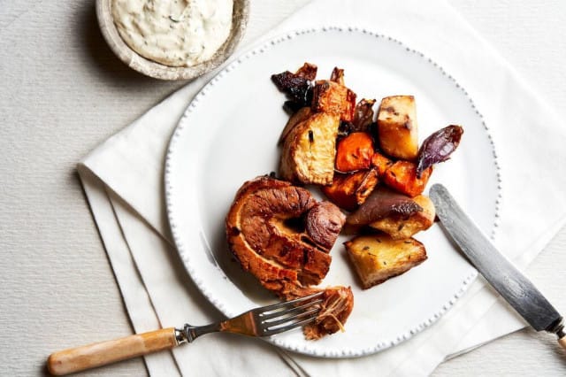 Omenalla glaaserattua rypsiporsaankylkeä löytyy myös Vietävän listalta.