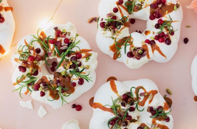 Pavlovan seppele kruunaa joulupöydän.