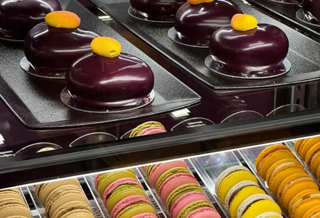 Outrun Cafen vegaaniset ja gluteenittomat leivokset ovat maistamisen arvoisia.