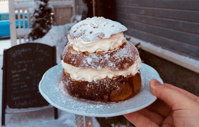 Kahden kerroksen pullat ovat Tallipihan juttu.