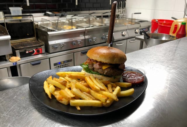 Maistuisiko päivän burgeri?