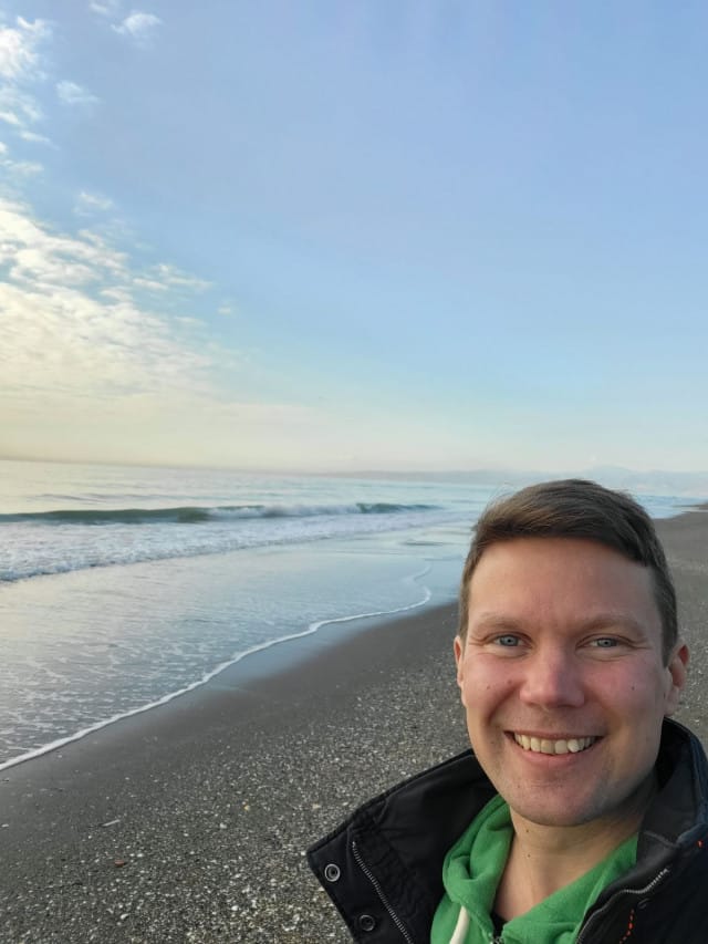 Samsung Galaxy S21 FE 5G:n selfiekamera pelittää hyvin. Kuvassa ei ole käytetty mitään filtteriä.