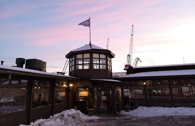 Merimakasiini tarjoilee Hietalahdenrannan vanhimman ja legendaarisimman reseptin omaavaa lohikeittoa.