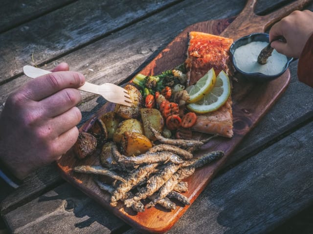 Fire Fishin herkkuja voi nauttia joko ulkona tai sisätiloissa.