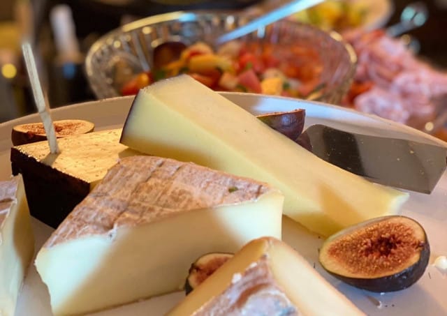 Antipastit aloittavat italialaisen brunssin.