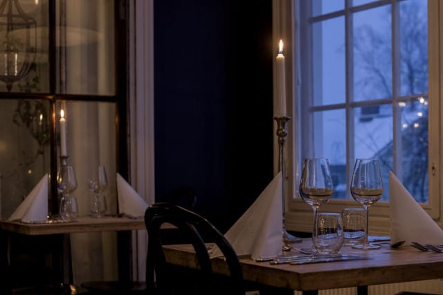 Lillan Kök sijaitsee tunnelmallisen Viinikan puutarhakaupunginosassa.